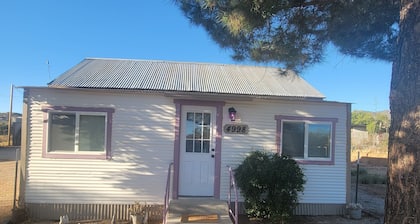 Cozy retreat in Arizona's oldest silver mining town. Pet friendly!