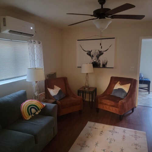 Cozy retreat in Arizona's oldest silver mining town. Pet friendly! 