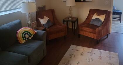 Cozy retreat in Arizona's oldest silver mining town. Pet friendly!