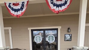A Starbucks entrance with a stone bench and a stone planter. - Walk In luxury condo with pools and hot tub! Comfy beds! (Branson)