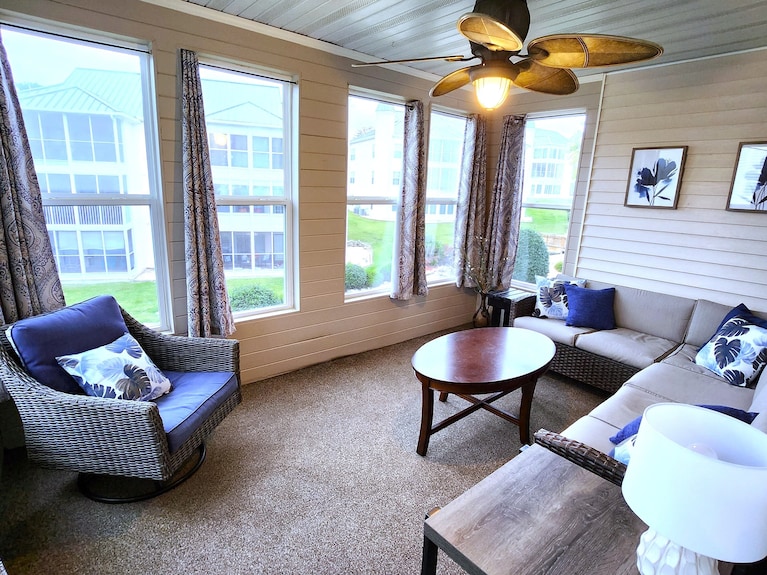 Walk In Luxury Condo With Pools And Hot Tub! Comfy Beds! - Branson, MO