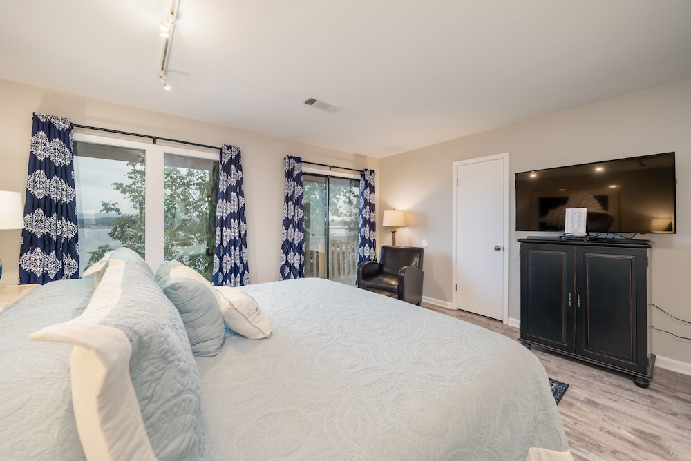 South Shore Updated 2 Bedroom with Fabulous Amenities and Amazing Views