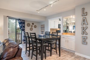 Interior - South Shore 2 Bdrm/Great Amenities, Lake views, mini-golf, Pickle-ball, Tennis! (Hot Springs)