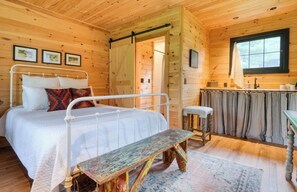 9 bedrooms, desk, iron/ironing board, free WiFi