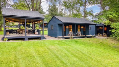 Elizabeth House + Creekside Cabins - Hudson Valley - Event Estate Sleeps 20