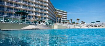 Large Studio on the Beach!