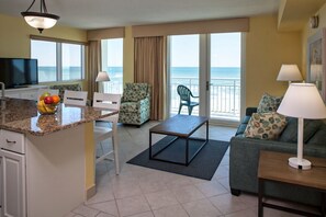 Living area - Large Studio on the Beach! (Ormond Beach)