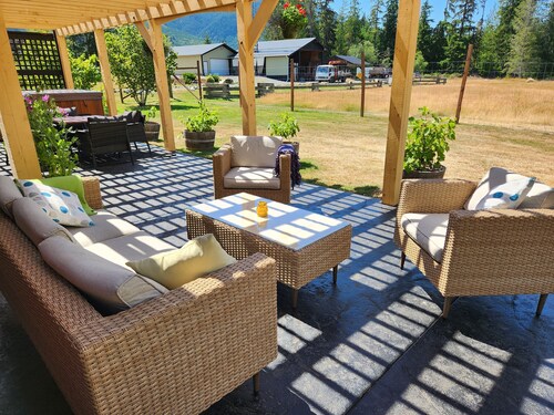 Stunning 2BR cottage on Vancouver Island in Natural Adventure Paradise!