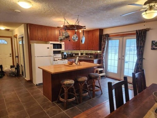 Stunning 2BR cottage on Vancouver Island in Natural Adventure Paradise!