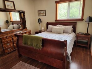 2 habitaciones, escritorio, tabla de planchar con plancha y wifi gratis 