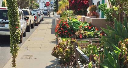 Immaculate 3bdr Private Bungalow, Walk to Beach!