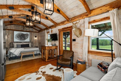 The Hendo - Cabin #1 - Studio Style