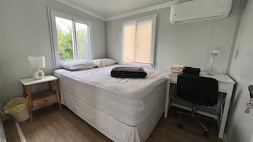 2 bedrooms, desk, bed sheets