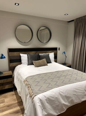 2 habitaciones, tabla de planchar con plancha, wifi y ropa de cama