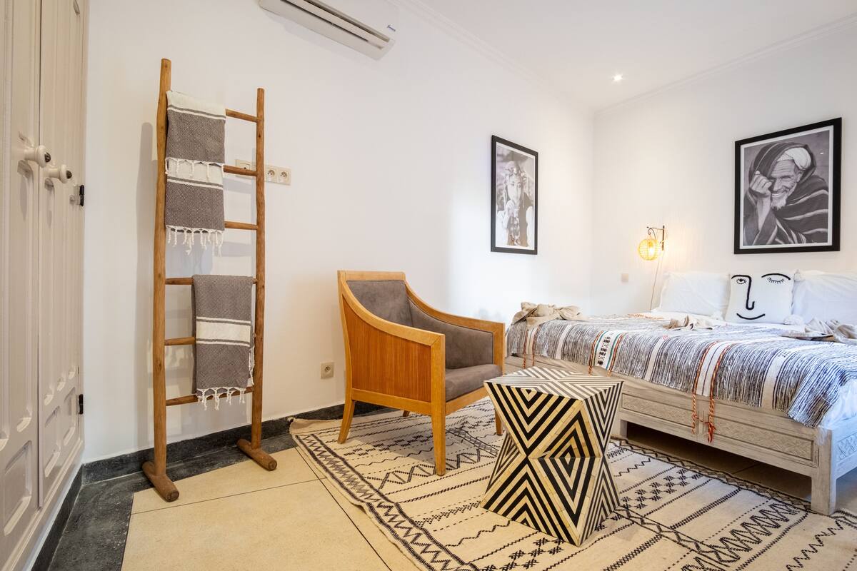 Quarto standard | Cofres nos quartos, individualmente decorados