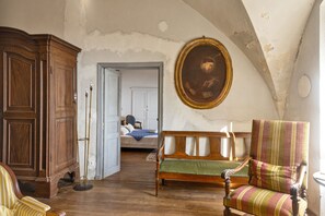 6 slaapkamers, een strijkplank/strijkijzer, gratis wifi, beddengoed
