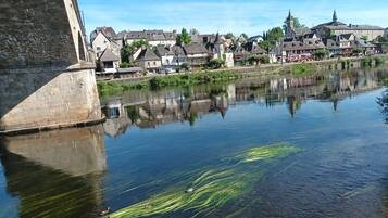 1 makuuhuone, silitysrauta/-lauta, vuodevaatteet