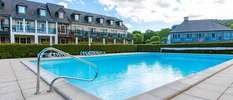 Piscine extérieure, piscine chauffée