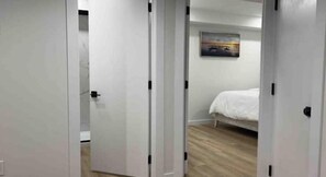 1 chambre, bureau, lit de bébé portatif, Wi-Fi