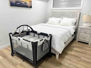 1 bedroom, desk, travel crib, WiFi
