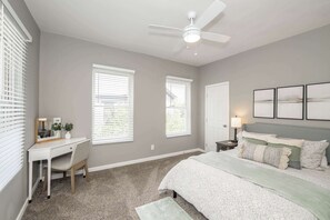 Hus, flere senger, terrasse, hageutsikt | 6 soverom, individuelt dekorert og individuelt innredet