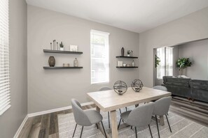 Casa, letti multipli, patio, vista giardino | Ristoranti