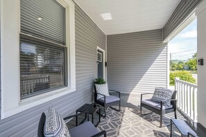 Huis, meerdere bedden, patio, uitzicht op tuin | Terras
