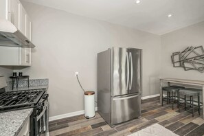 House, Multiple Beds, Patio, Garden View | Private kitchen | Fridge, microwave, oven, stovetop
