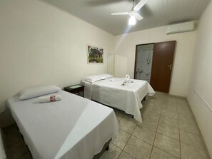 Classic Quadruple Room | Premium bedding, minibar, blackout drapes, iron/ironing board - Pousada Canto dos Passaros (Lençóis)