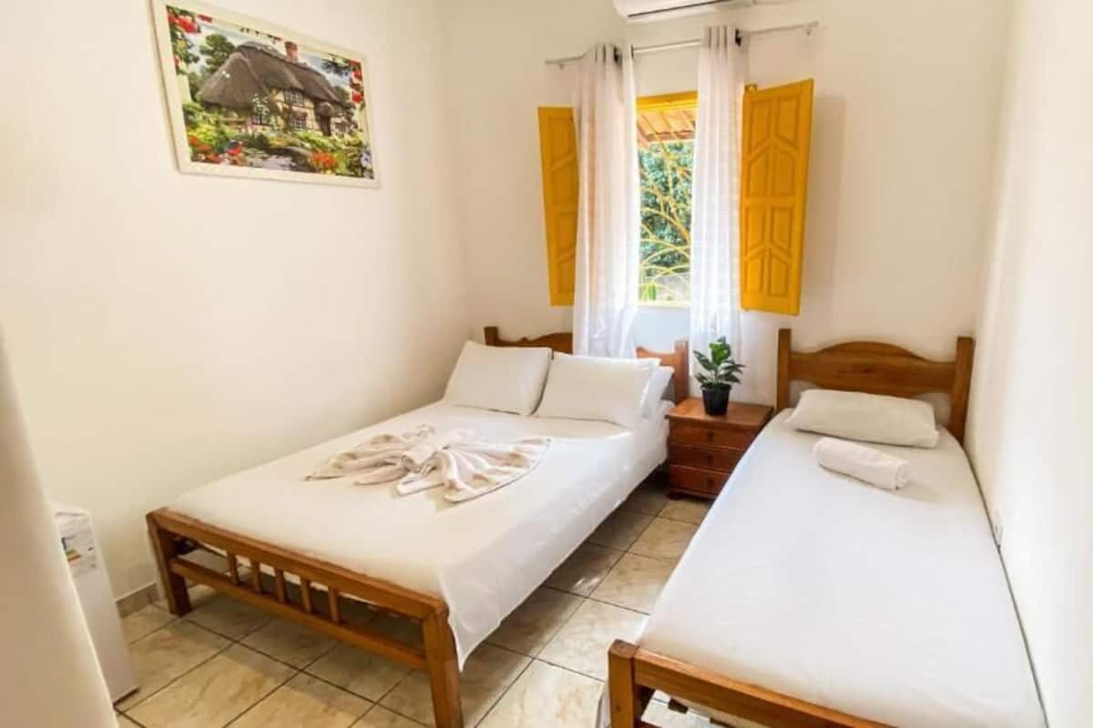 Tripla Deluxe | 1 camera, biancheria da letto di alta qualità, minibar, tende oscuranti