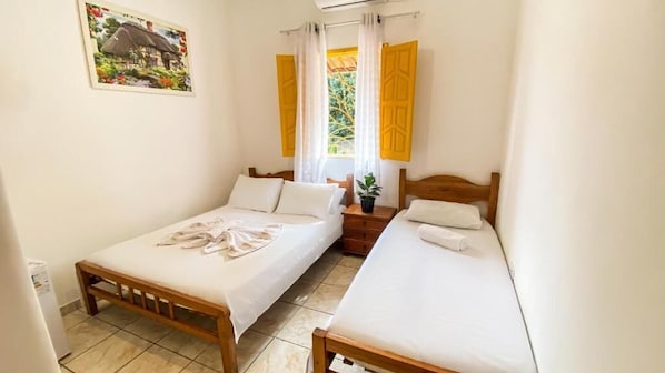 Ropa de cama de alta calidad, minibar y cortinas blackout