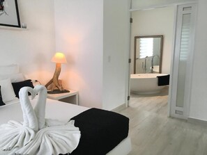 Sábanas de algodón egipcio, ropa de cama de alta calidad y minibar 