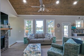 Cottage | Living area