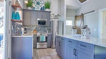 Cottage | Private kitchen | Full-size fridge, microwave, oven, dishwasher