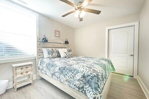 Cottage | 4 bedrooms, individually decorated, individually furnished - Twin Creeks Resort Cottages (Winchester)