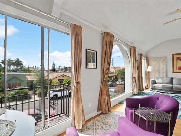 Exterior - Relax & Getaway - Chic Belmont Shore Duplex (Long Beach)