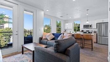 Apartemen Eksekutif | Area keluarga | Smart TV