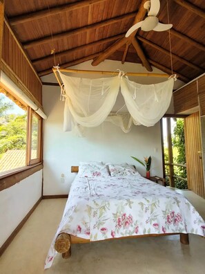3 bedrooms, iron/ironing board, bed sheets