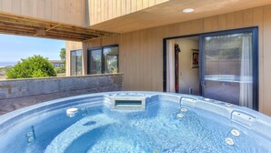Rumah, Beberapa Tempat Tidur, hot tub, pemandangan laut sebagian | Bathtub spa outdoor