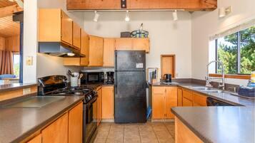 Hus - flera sängar - bubbelpool - viss havsutsikt | Eget kök | Kylskåp, mikrovågsugn, ugn och spishäll