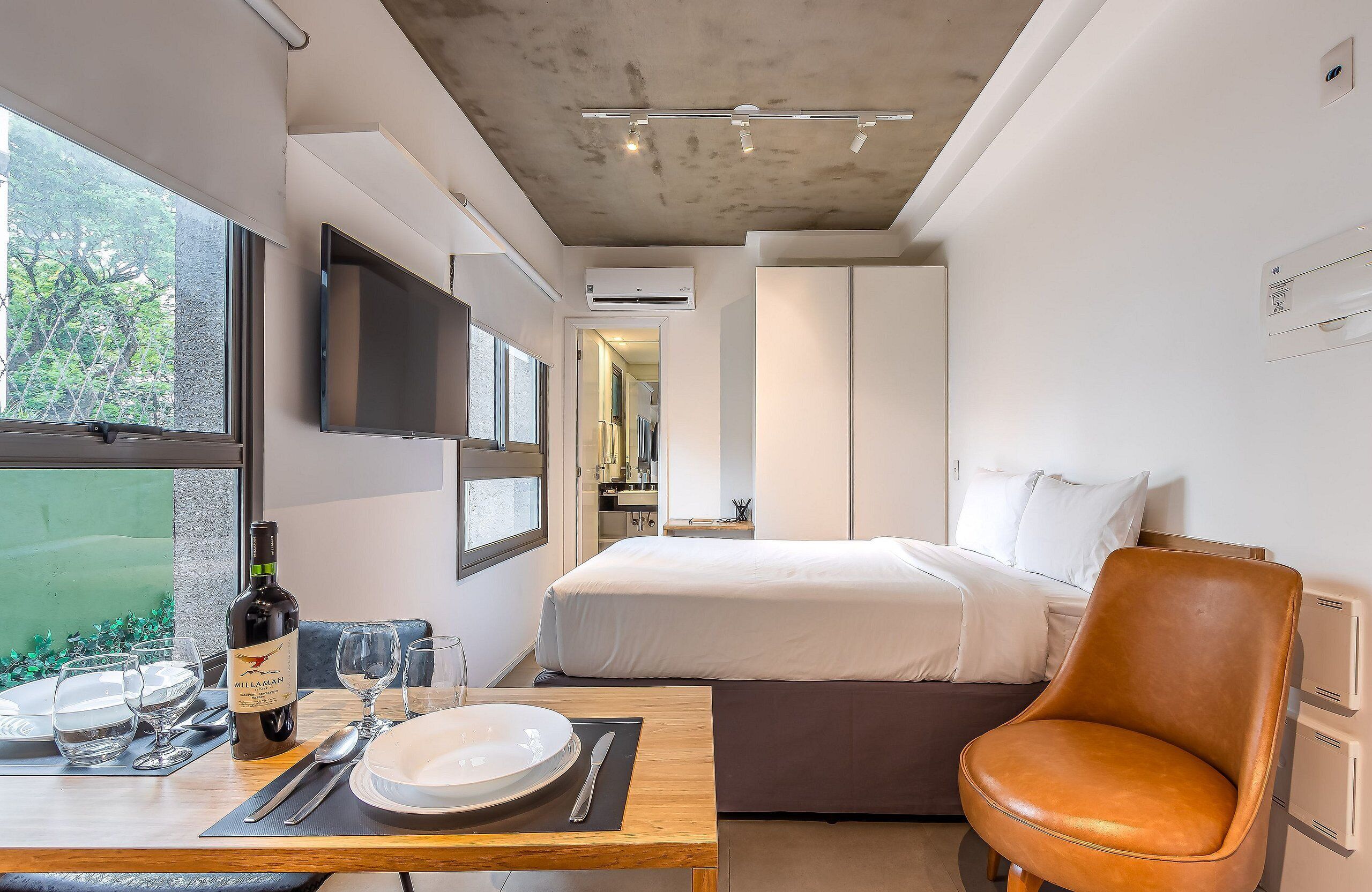 Studio Basic | Wi-Fi gratis dan seprai linen