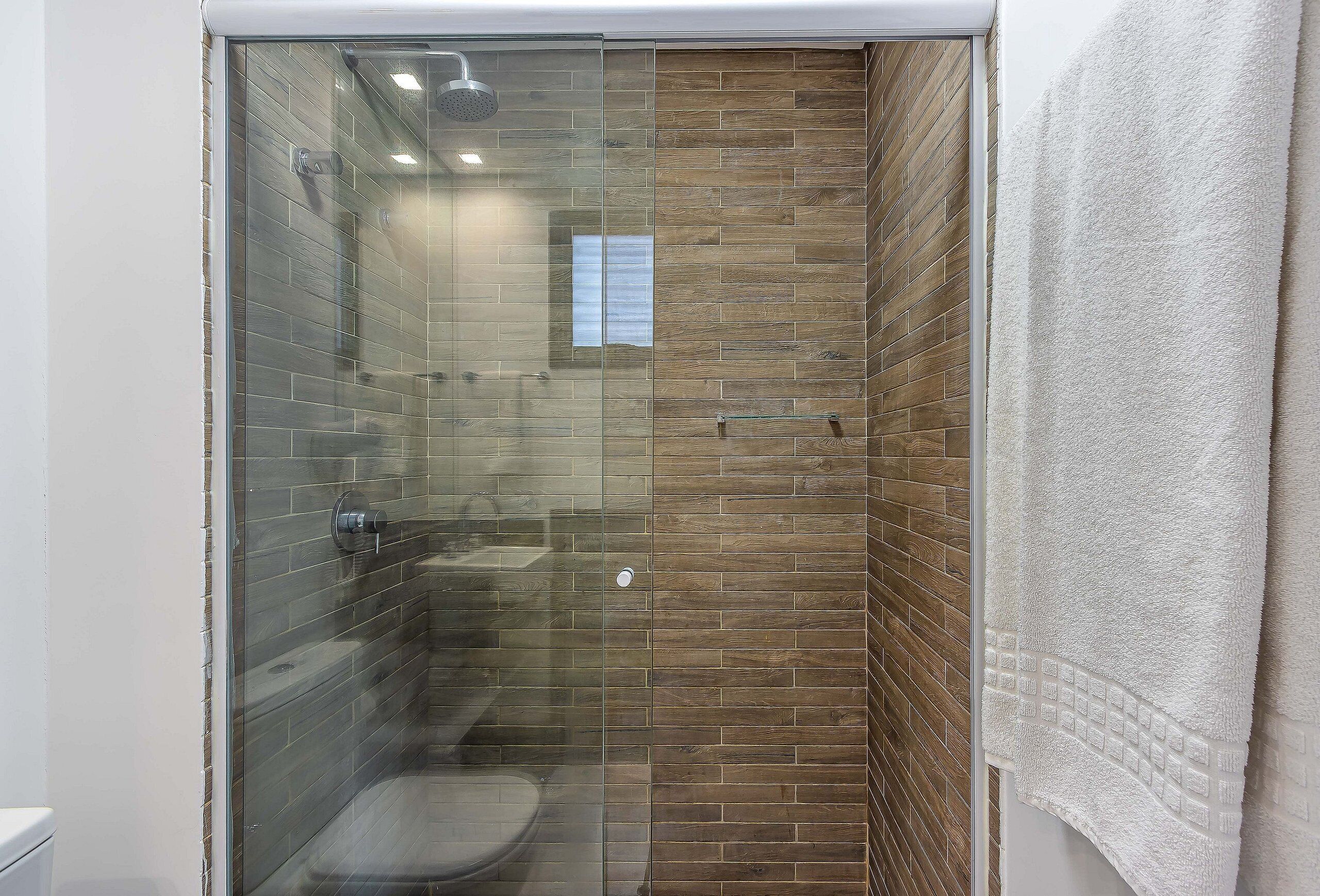 Basic Studio | Bathroom | Shower, hair dryer, towels, soap