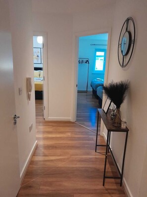 2 habitaciones, tabla de planchar con plancha, wifi y ropa de cama