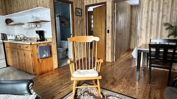 Cottage 8 Waterfront | Living area