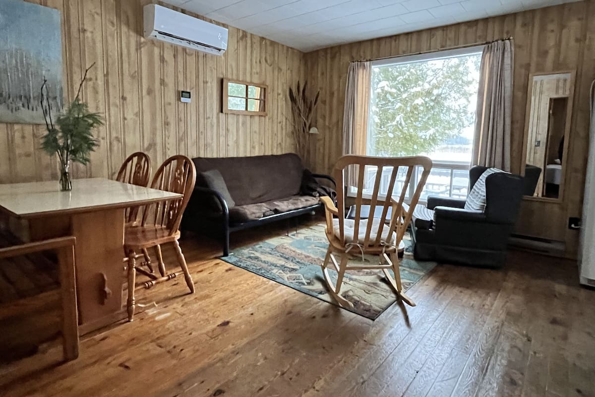 Cottage 4 Waterfront with Wi Fi and TV | Living area