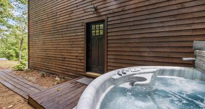 Cabin In The Stars - Hot Tub - Pet Friendly - Private - Minutes to RRG