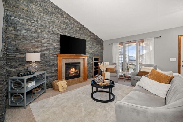 TV, fireplace, stereo