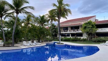 2 piscinas al aire libre