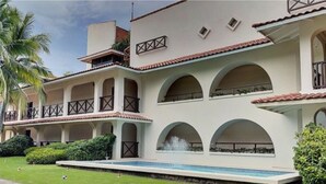 Unclassified image, 2 of 11, button - Twin room in Coronado Luxury Club & Suites (Las Lajas)