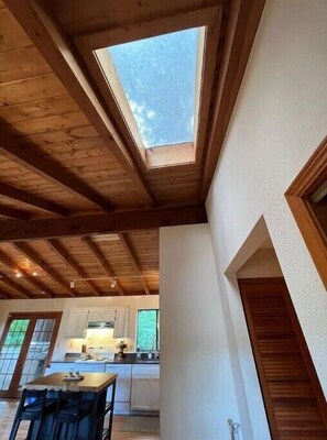 Private kitchen - Guerneville Treehouse
(Guerneville)